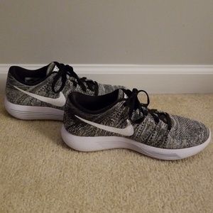 Nike Lunarepic Low Flyknit Oreo Sneakers